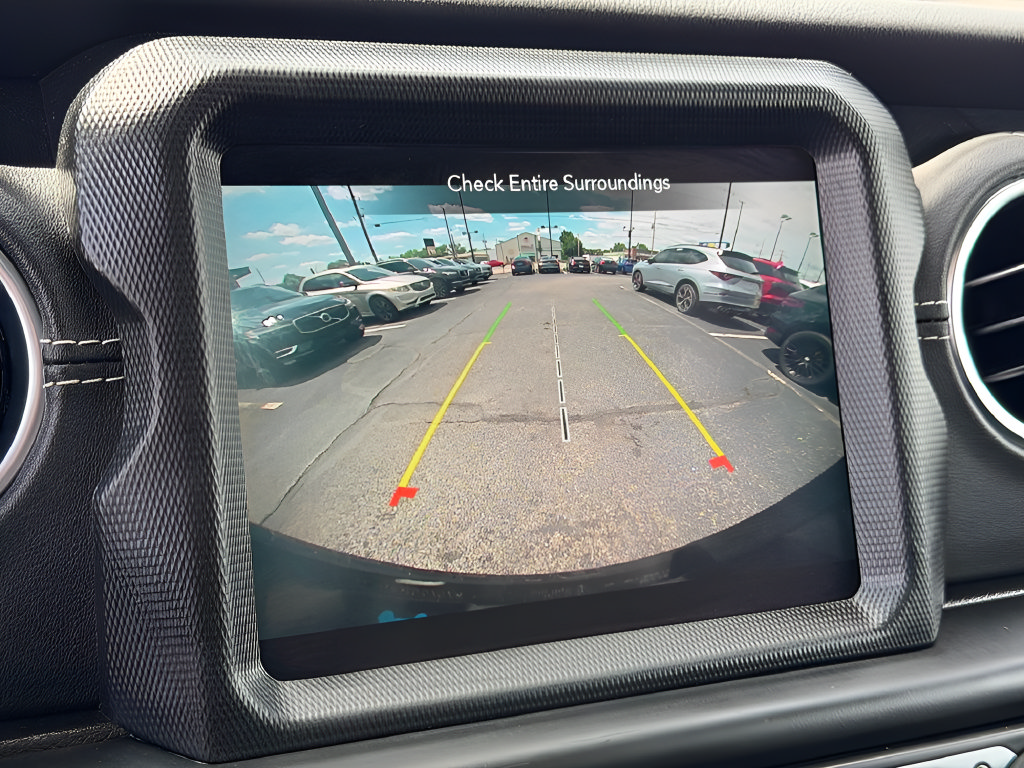 Used 2022 Jeep Wrangler Unlimited Sahara AWD/4WD image 47