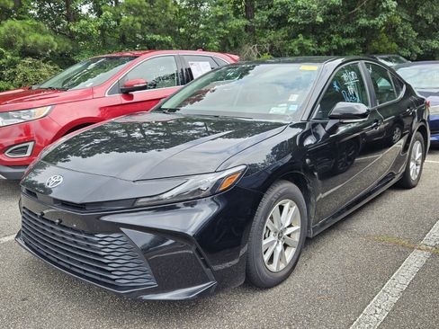 Used 2025 Toyota Camry LE FWD image 3