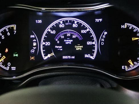 Used 2019 Jeep Grand Cherokee Altitude AWD/4WD image 37