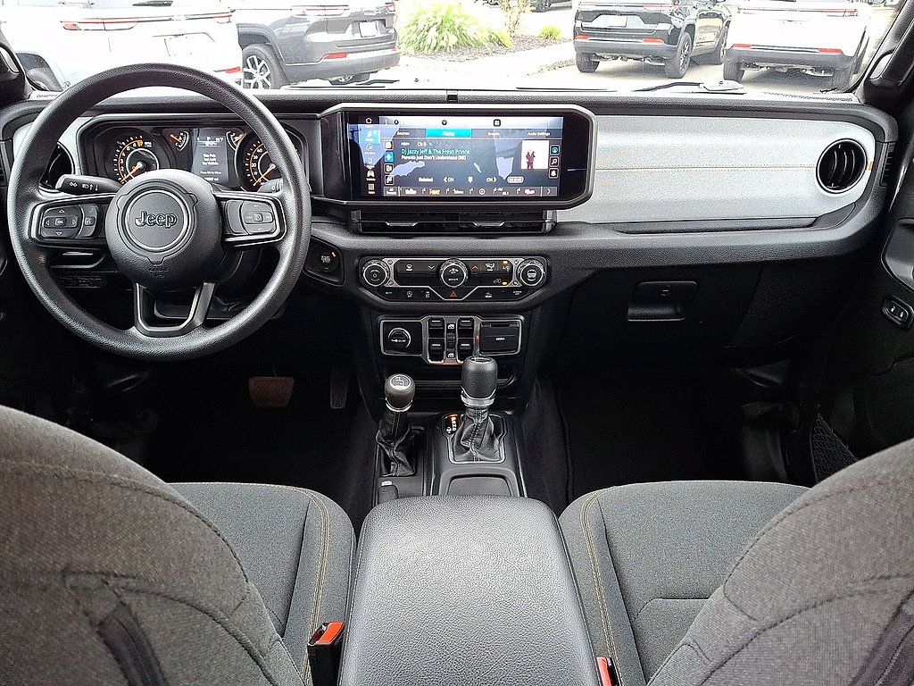 Used 2025 Jeep Gladiator Sport AWD/4WD image 10