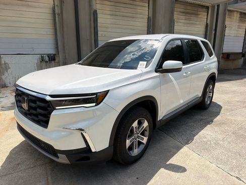 Used 2025 Honda Pilot EX-L image 3