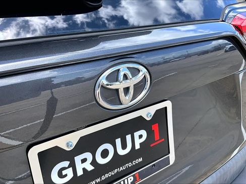 Used 2020 Toyota RAV4 XLE w/ Convenience Package FWD image 31