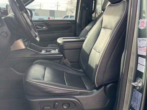 Used 2023 Chevrolet Suburban Premier AWD/4WD image 28