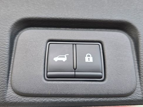 Used 2024 Nissan Rogue SV w/ SV Premium Package image 13