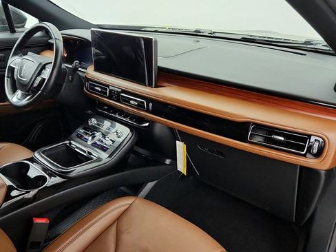 Used 2022 Lincoln Nautilus Reserve image 25