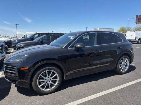 Used 2024 Porsche Cayenne image 2