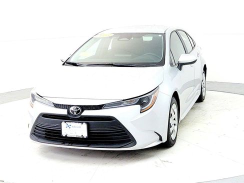 Used 2023 Toyota Corolla LE image 2