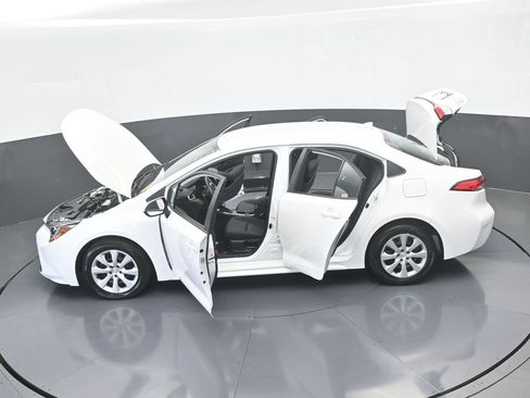 Used 2024 Toyota Corolla LE image 62