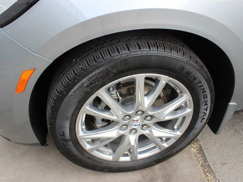 Used 2023 Buick Enclave Premium image 2