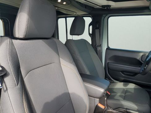 Used 2024 Jeep Wrangler Sport S image 15