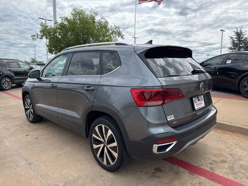 Used 2024 Volkswagen Taos SE FWD image 7