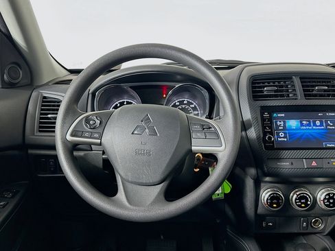 Used 2025 Mitsubishi Outlander Sport ES image 17