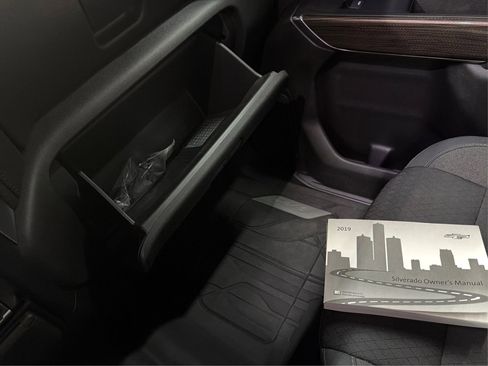 Used 2019 Chevrolet Silverado 1500 LT w/ Texas Edition image 27