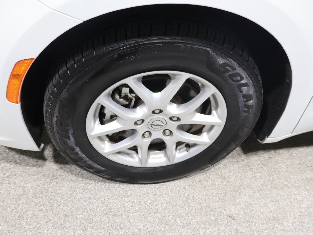 Used 2023 Chrysler Pacifica Touring-L FWD image 9
