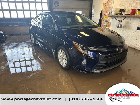 Used 2025 Toyota Corolla LE w/ LE Premium Package image 8