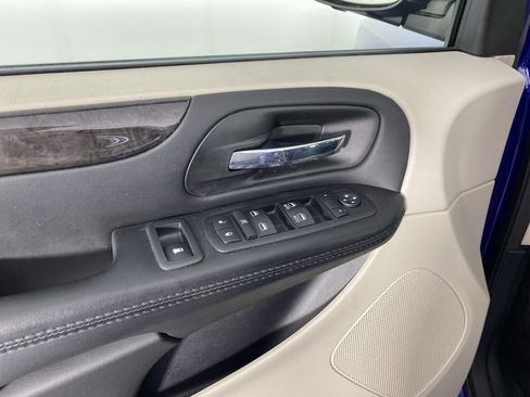 Used 2018 Dodge Grand Caravan SE w/ UConnect Hands-Free Group FWD image 13