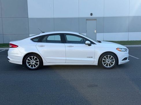 Used 2017 Ford Fusion SE image 4