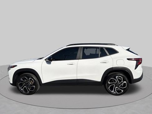 Used 2024 Chevrolet Trax RS FWD image 14