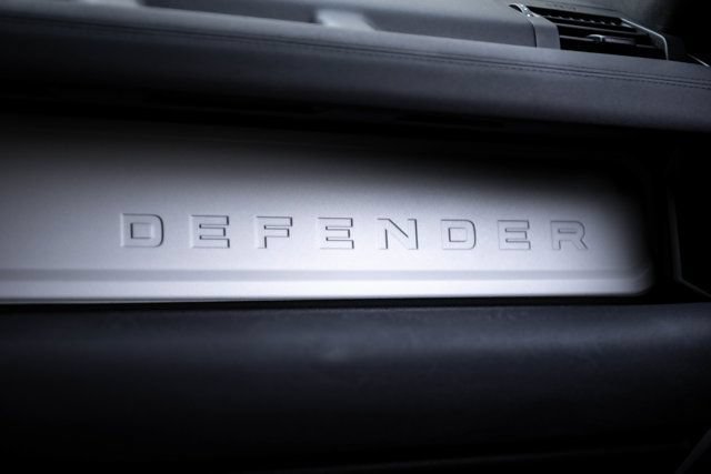 Used 2023 Land Rover Defender 110 X-Dynamic SE AWD/4WD image 37