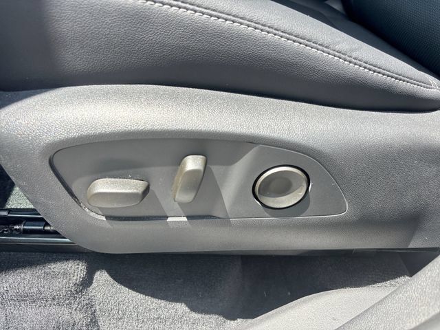 Used 2025 Chevrolet Traverse LT FWD image 12