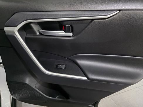 Used 2025 Toyota RAV4 XLE image 12