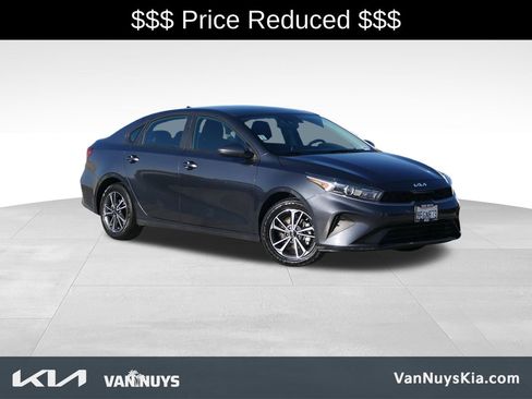 Used 2023 Kia Forte LXS image 1