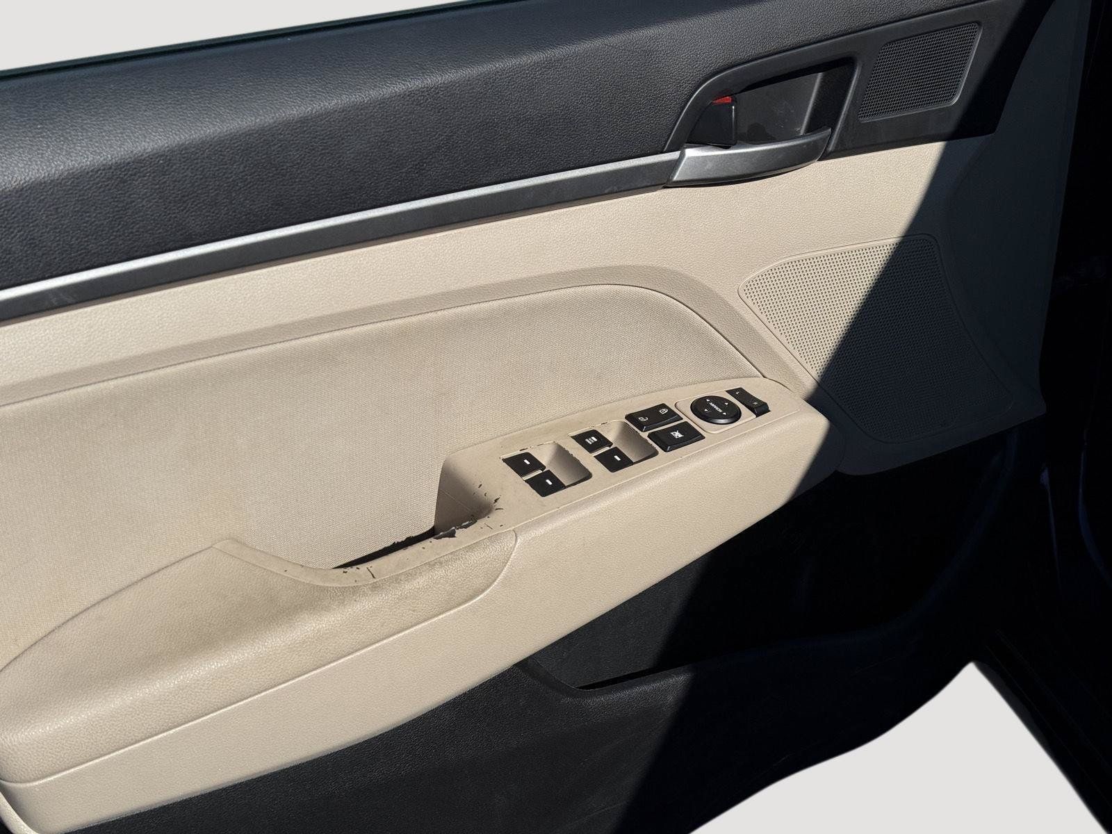 Used 2017 Hyundai Elantra SE FWD image 9