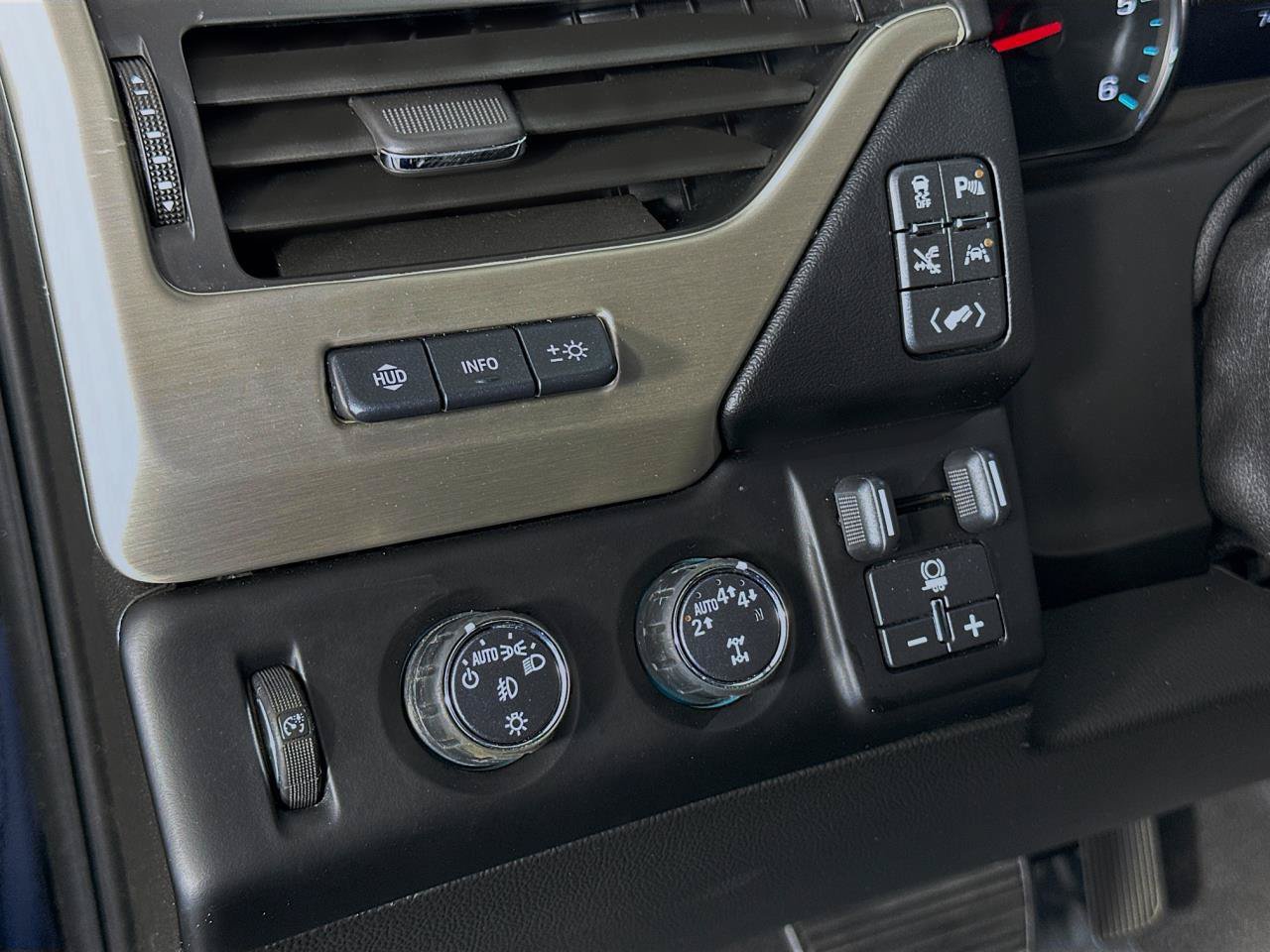 Used 2019 GMC Yukon Denali AWD/4WD image 41
