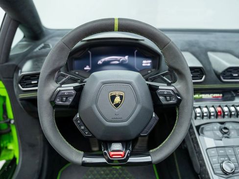 Used 2019 Lamborghini Huracan Performante AWD/4WD image 37