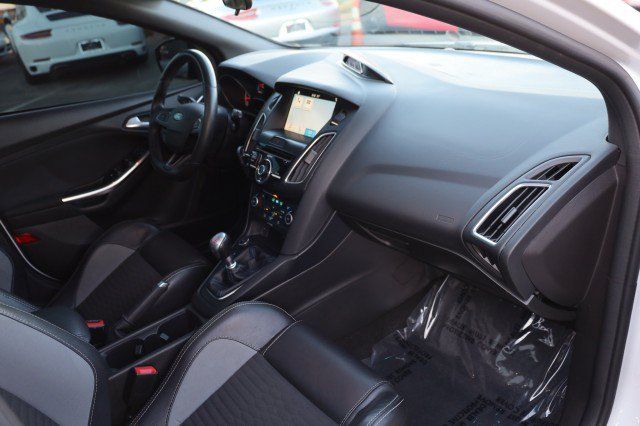 Used 2017 Ford Focus ST w/ Equipment Group 401A FWD image 43