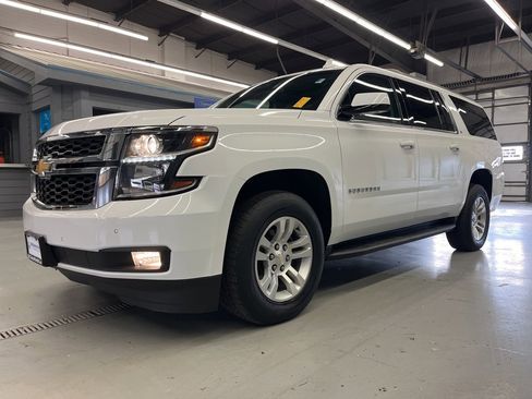 Used 2019 Chevrolet Suburban LT image 3