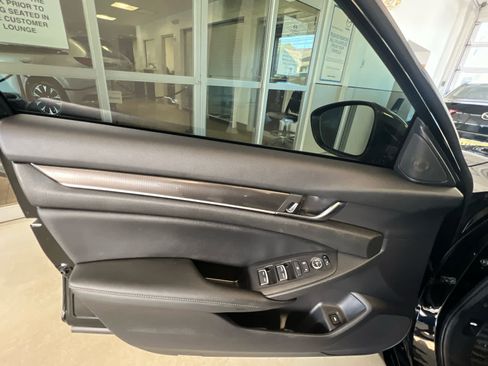 Used 2021 Honda Accord Sport image 11