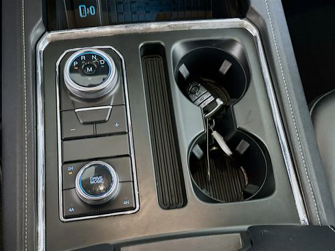 Used 2024 Ford Expedition Max XLT image 25