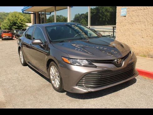 Used 2019 Toyota Camry LE FWD image 1