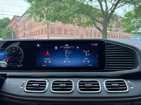 Certified 2025 Mercedes-Benz GLS 450 4MATIC image 17