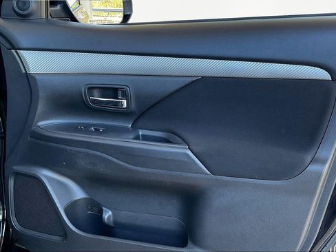 Used 2017 Mitsubishi Outlander SE AWD/4WD image 27