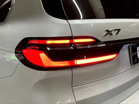 Used 2024 BMW X7 xDrive40i image 27