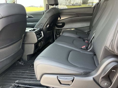 Used 2026 Kia Carnival SX Prestige image 18