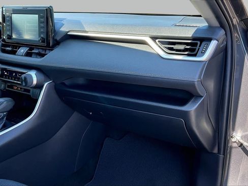 Used 2019 Toyota RAV4 LE w/ Carpet Mat Package FWD image 18