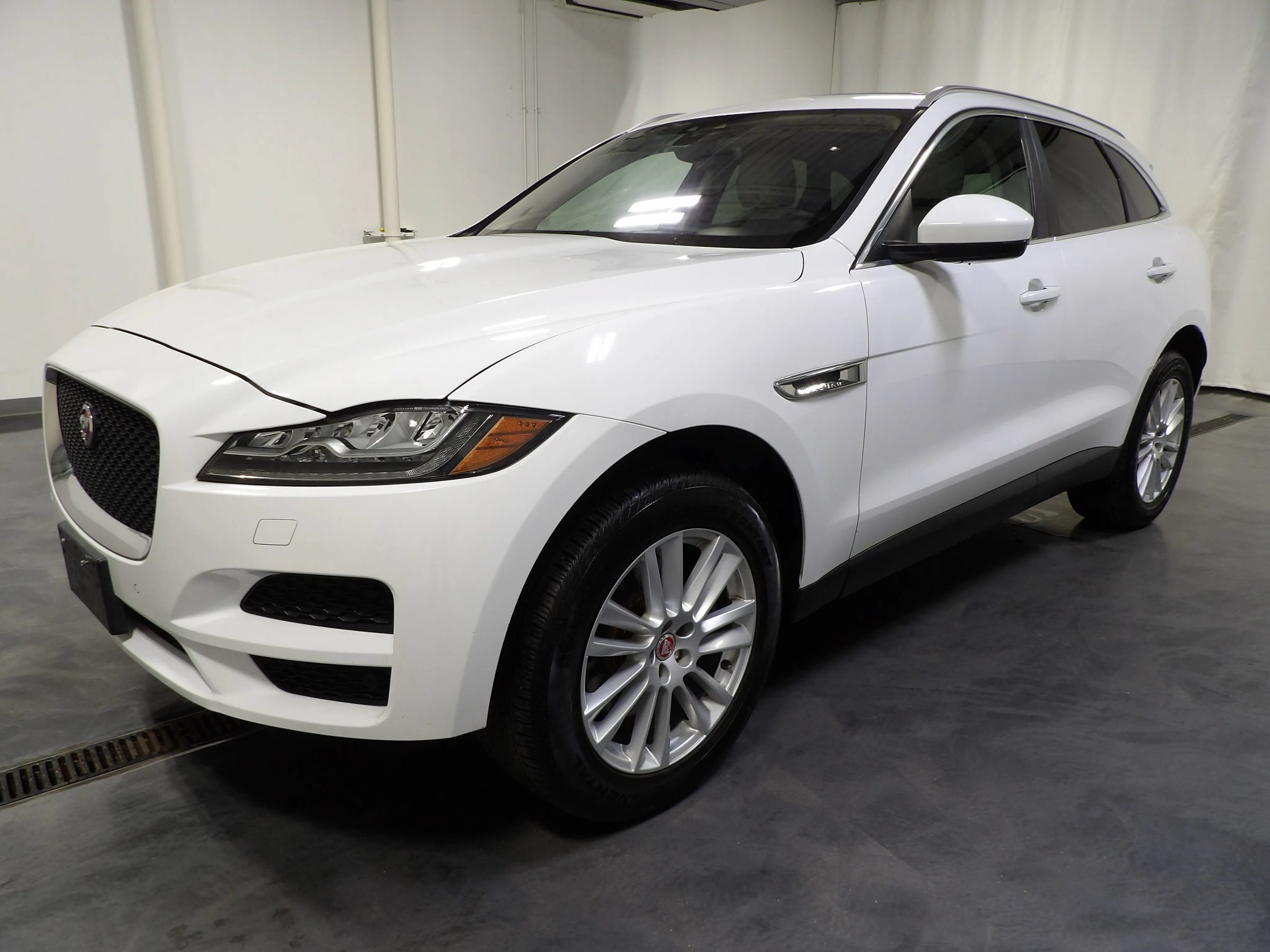 Used 2018 Jaguar F-PACE Prestige AWD/4WD image 4