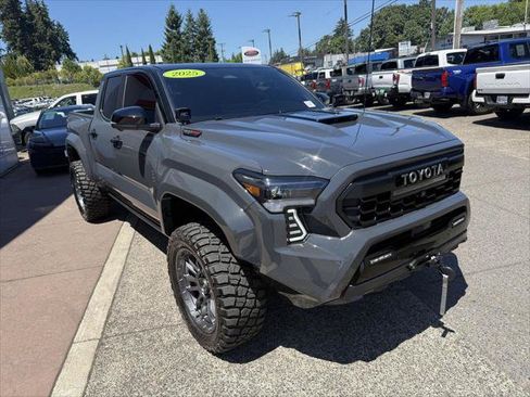 Used 2025 Toyota Tacoma TRD Pro AWD/4WD image 9