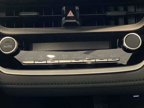 Used 2025 Toyota Corolla SE image 21