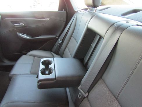 Used 2019 Chevrolet Impala LT FWD image 27