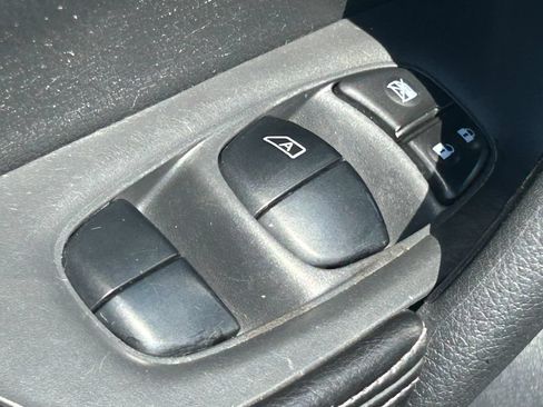 Used 2016 Nissan Rogue AWD image 29