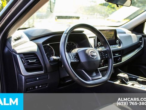 Used 2025 Nissan Rogue SV FWD image 30