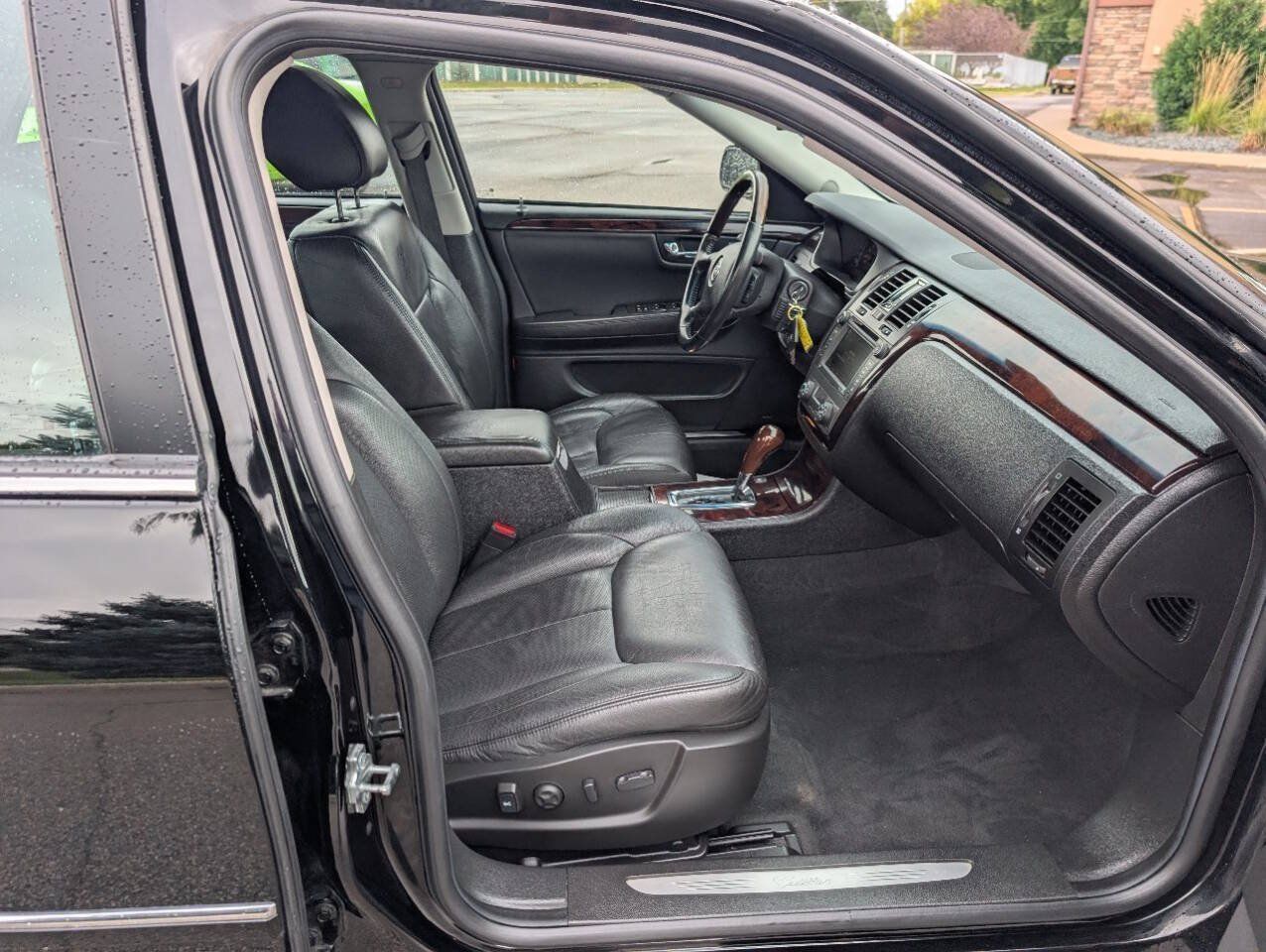 Used 2011 Cadillac DTS Premium FWD image 11