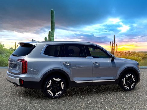 Used 2024 Kia Telluride S w/ S Sunroof Package FWD image 5