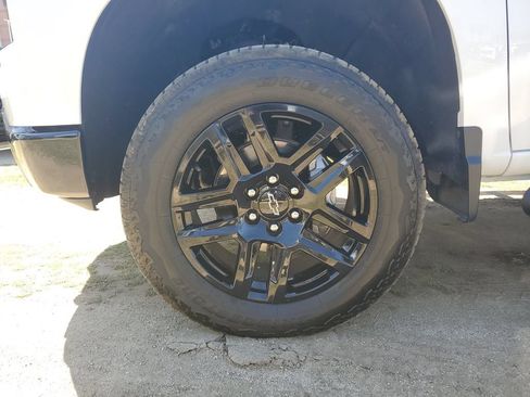 Used 2024 Chevrolet Silverado 1500 Custom Trail Boss w/ Turbomax Blackout Package AWD/4WD image 7