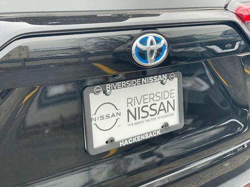 Used 2024 Toyota RAV4 LE AWD/4WD image 29