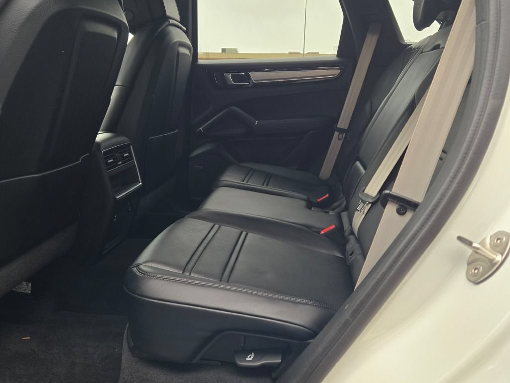 Used 2023 Porsche Cayenne Platinum Edition AWD/4WD image 24